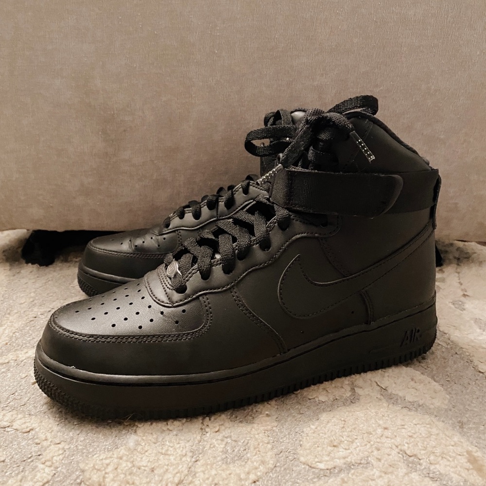 NIKE AIR FORCE 1 size US 8 Women’s